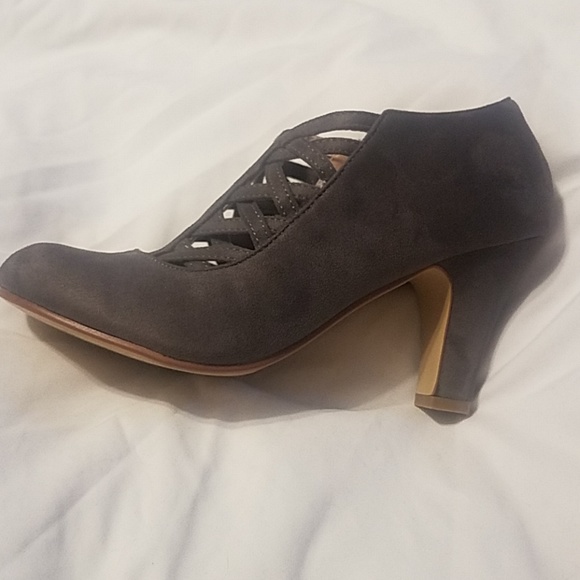 Gray caged heels - Picture 1 of 5